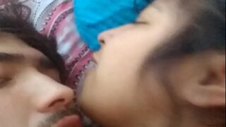 Pasangan muda merekam adegan panas mereka saat bercinta dengan liar