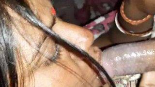 Pembantu Bhojpuri Mengisap Kontol di Video MMS