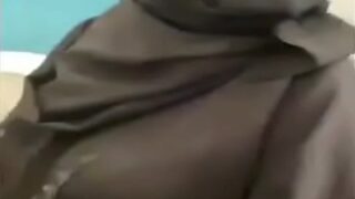 Seorang pria Arab menggila-gilakan pelacur montok bak binatang buas dalam adegan panas di Bangladesh
