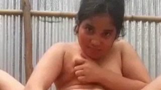 Video panas wanita desa India mainkan malai dengan jari