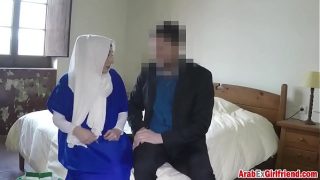 Gadis Arab digencet habis-habisan di kamar hotel