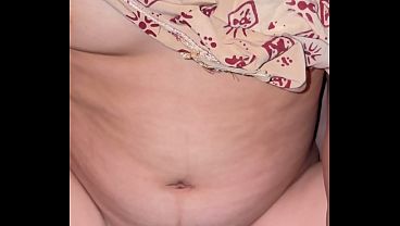 Ibu Temanku yang Janda Menggodaku untuk Bercinta di Ranjangnya