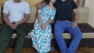 Istri Digituhi di Depan Suaminya yang Cuckold Saat Dia Istirahat – Istri Nakal dan Ibu Tiri Panas yang Suka Selingkuh