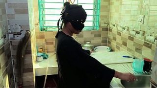 Adik Tiri Berhijab Desi Digoyang di Dapur