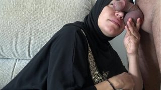 Istri Arab yang Dikuntit dan Anak Tirinya yang Nakal
