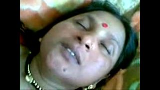 Bibi Desa India Goyang Ranjang dengan Suami di XVIDEOS.COM