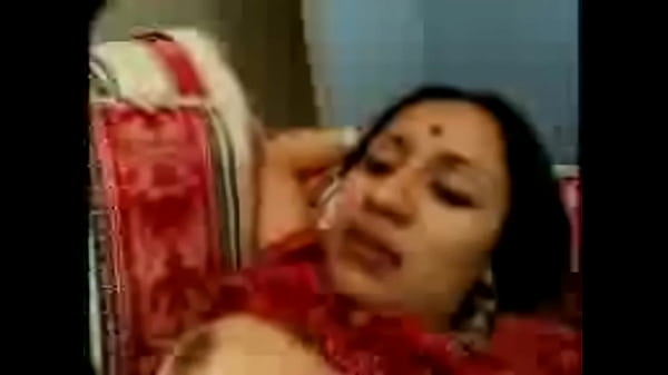 Gadis India yang menggoda dan penuh nafsu