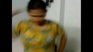 Gadis Desi seksi basah kuyup usai mandi