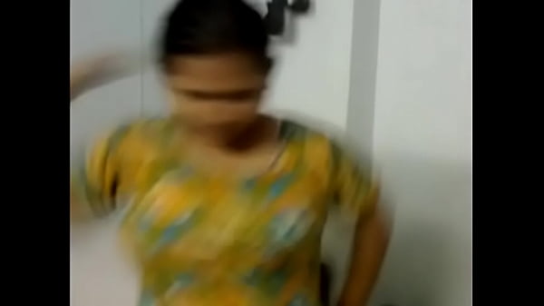 Gadis Desi seksi basah kuyup usai mandi
