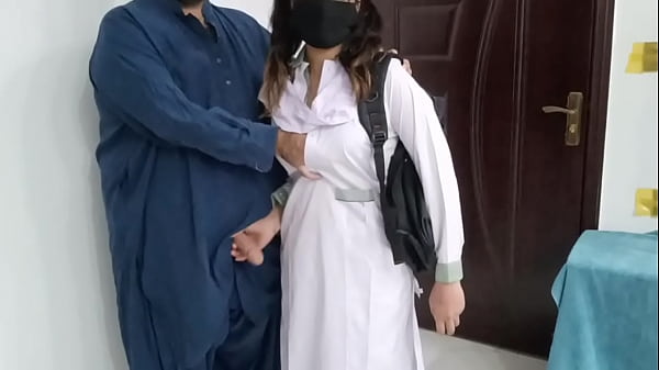 Gadis Sekolah Desi Pakistan Digerogoti Ayah Tirinya