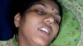 Bokep India Bhabhi Montok dengan Bulu Lebat di Xvideo