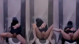Colmek Nakal Berhijab di Kamar Mandi Mal
