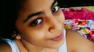 Gadis Tamil bugil pose selfie seksi