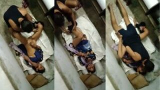 Pria kantoran India ngewe cewek di mesin press, bikin basah semua.