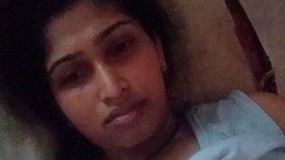 Tamil cewek panas rekam selfie telanjang buat pacar, bikin makin bernafsu.