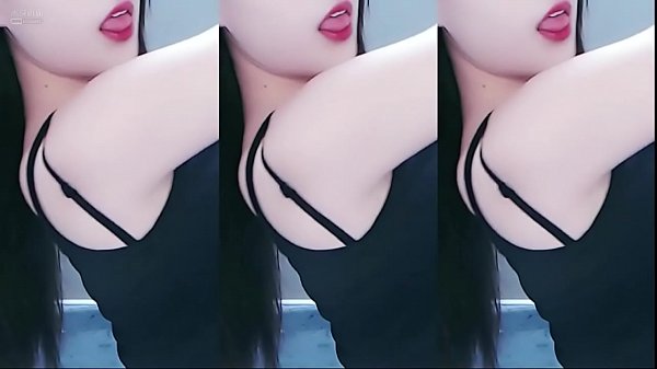 Cô nàng Trung Hoa uốn éo vũ điệu mông đùi nóng bỏng