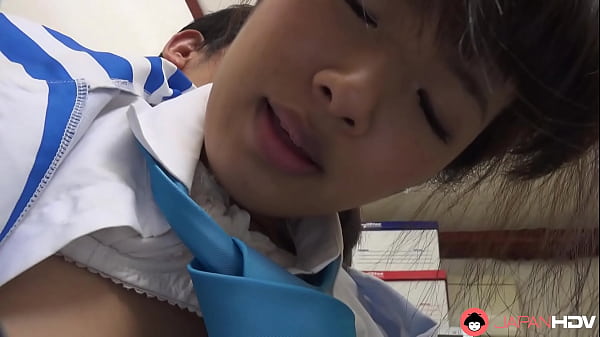 Mayuka Momota di kantor menginginkan penis dan mendapatkannya tanpa sensor.