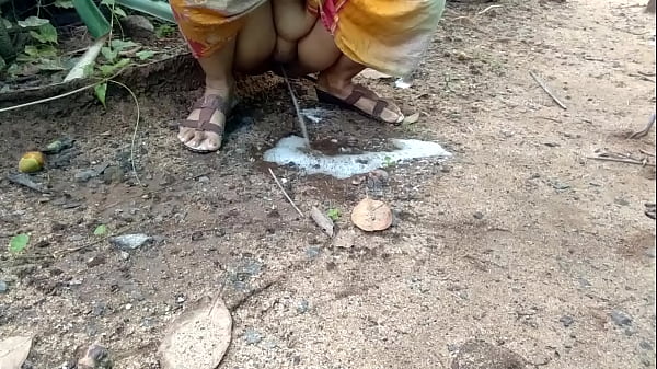 Tante Desi pipis di alam liar, wajib ditonton