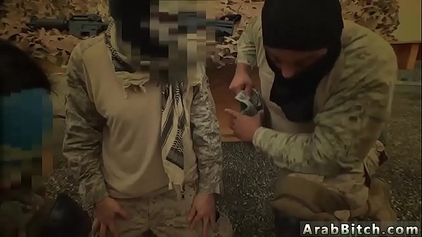 Gadis Arab Dihardik oleh Wanita Pekerja Lokal
