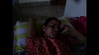 Desi bhabhi yang liar, mengisap dengan penuh gairah