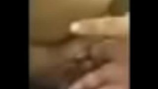 Desi Lagi-Lagi Bikin Geger dengan Gaya Seksi yang Menggoda