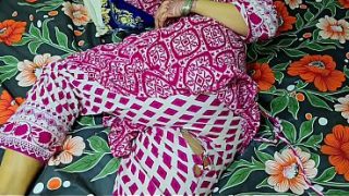 Ibu tiri celana sobek, anak tiri ngewe memek dan pantat bundar ibu tiri sampai puas.