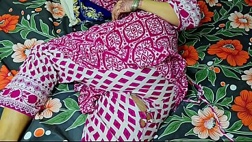 Ibu tiri celana sobek, anak tiri ngewe memek dan pantat bundar ibu tiri sampai puas.