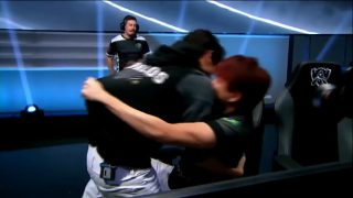 Time Brasil bucetão arregaçado por 5 chineses no pau