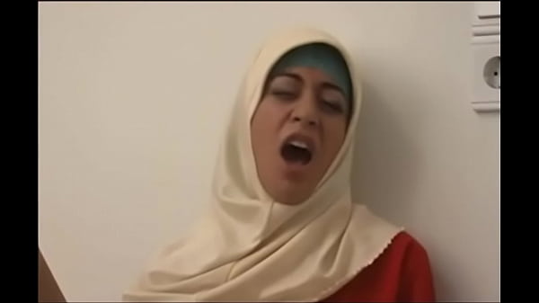 Muslimah Berhijab Arab yang Menggoda dan Sensual