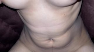 Bhabhi Panas Menggoda Bercinta di Selimut Tebal Musim Dingin