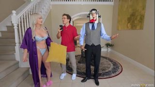 Nonton full video The Surrogate – Kay Carter dari Brazzers di www.zzfull.com, kualitas mantap bikin tegang.