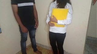 सैलरी बढ़वाने के लिए सेक्रेटरी ने बॉस के साथ ऑफिस के बाथरूम में गंदी-गंदी आवाज़ में चुदाई की!