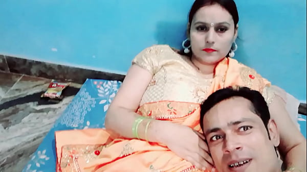 Desi cewek nungging digebukin sambil puja-puji cinta