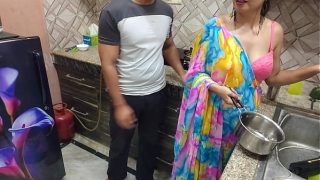 Bhabhi Mesum Digitua Ganas oleh Devar di Dapur untuk Pertama Kalinya