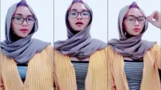 Tonton Live Ukhty Yulia Pamer Belahan Dada Montok