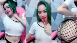 Uting Coklat Nyeplak, Jelas Banget Tembus Pandang, Bikin Ngiler Lihat Mei Yien