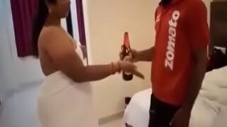 Video mesum bini orang sama tukang kirim barang, gaya Tamil India panas abis