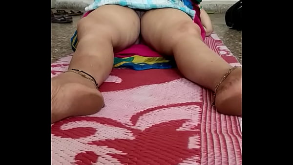 Bokep tante pijat desi, enak banget bikin merem melek.