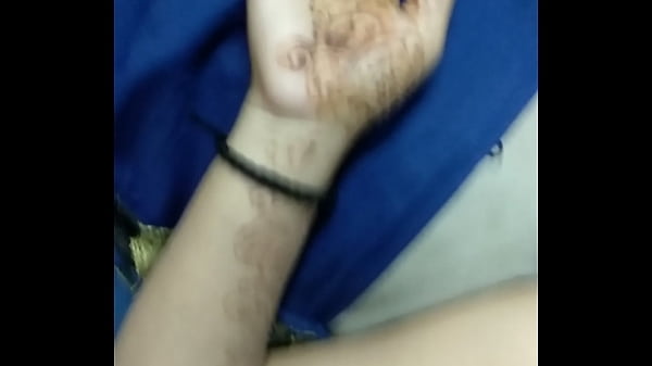 Matahari lagi panas, tapi yang lebih panas adalah badanmu yang basah keringetan—gini aja udah bikin makin haus.