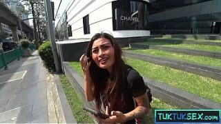Bokep Thai montok mungil ala MILF amatir ngebut sama bule perkasa