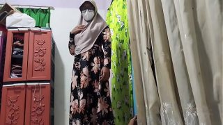 Bu guru ngeliat murid lagi colmek, langsung diajak ngentot bareng