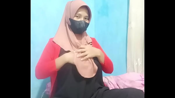 Gadis hijab crot pakai dildo sampe njerit keenakan