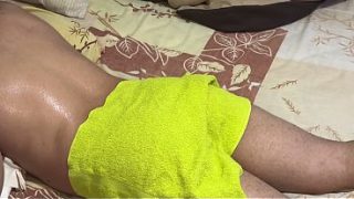 Ibu mertua montok bongsor bantu mantu, pijat berujung nafsu panas.