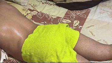 Ibu mertua montok bongsor bantu mantu, pijat berujung nafsu panas.
