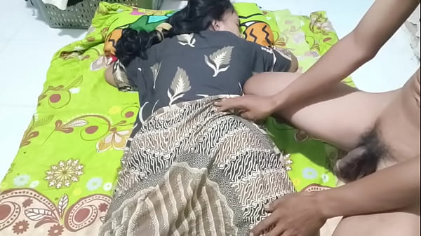 Ngentot bu Ratna, istri sepi yang butuh pelukan hangat.