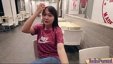 Bokep Indo paling baru – ngentot mahasiswi Indo lagi rame main belakang pas janjian makan siang – crot dalem memek.