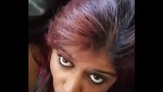 Desi cewek lagi ngewe di mobil, ngenyangin banget