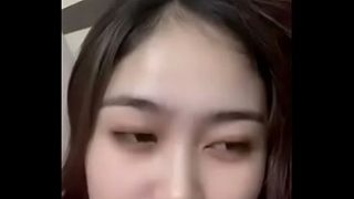 Tonton cewek Indonesia live, goyangannya bikin tegang!