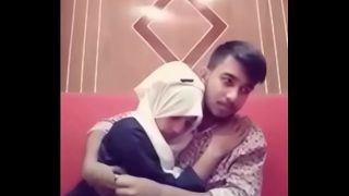 desi cewek cowok ciuman basah di hotel, bibir saling nempel panas