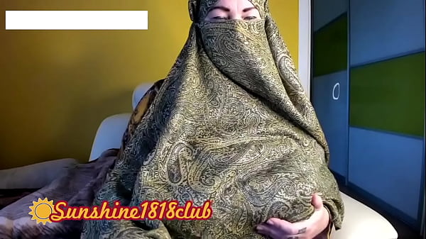 Ibu-ibu Turki Arab berhijab, montok, toket gede, rekaman webcam 10 November.